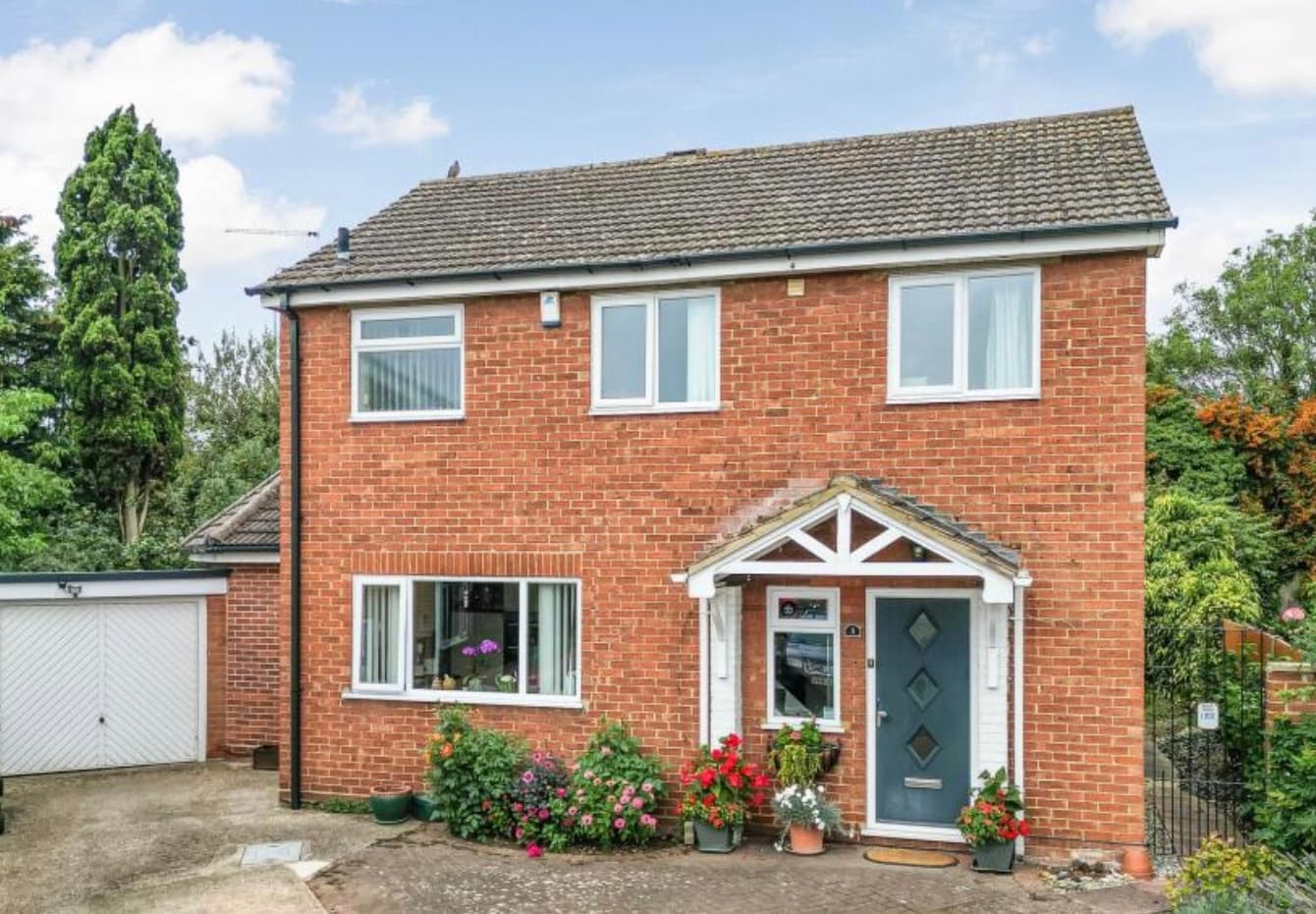 Ivelbury Close, Buckden, PE19